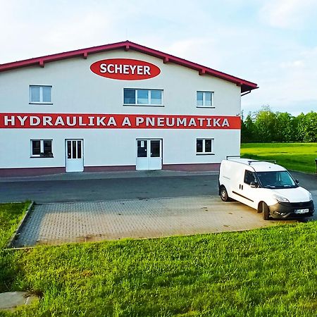 Apartman Scheyer Frýdek-Místek エクステリア 写真